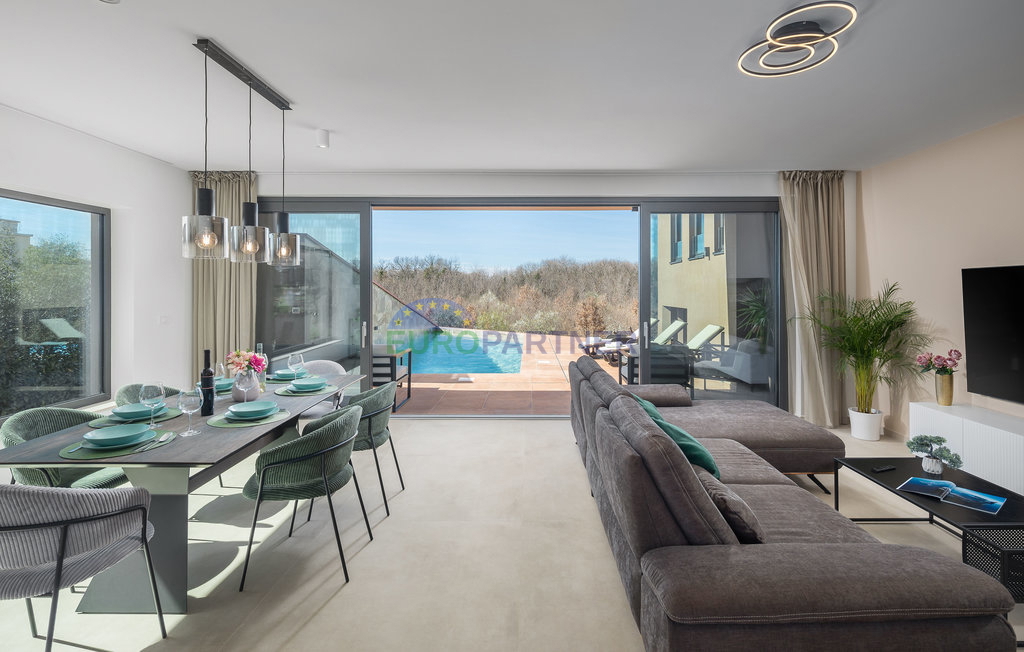 Istra, Novigrad, moderna vila s bazenom