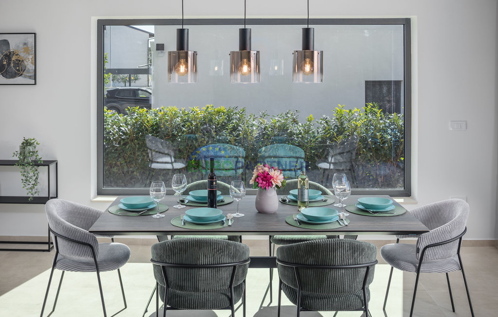 Istra, Novigrad, moderna vila s bazenom