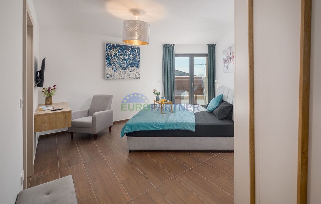 Istra, Novigrad, moderna vila s bazenom