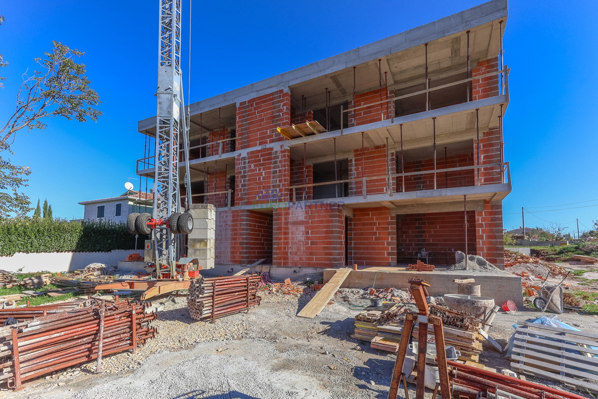 Stanovanje z vrtom 400 m2, Poreč