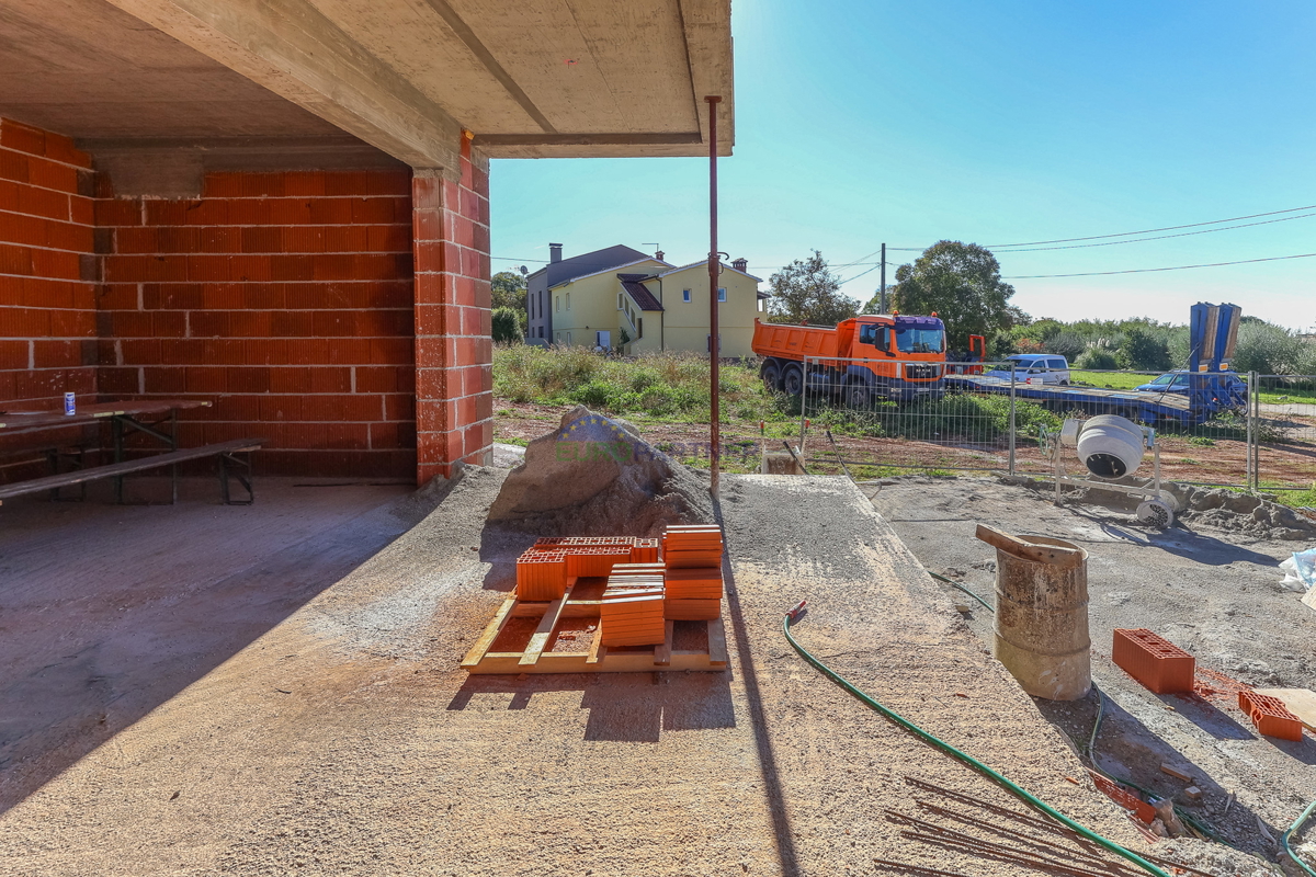 Stanovanje z vrtom 400 m2, Poreč