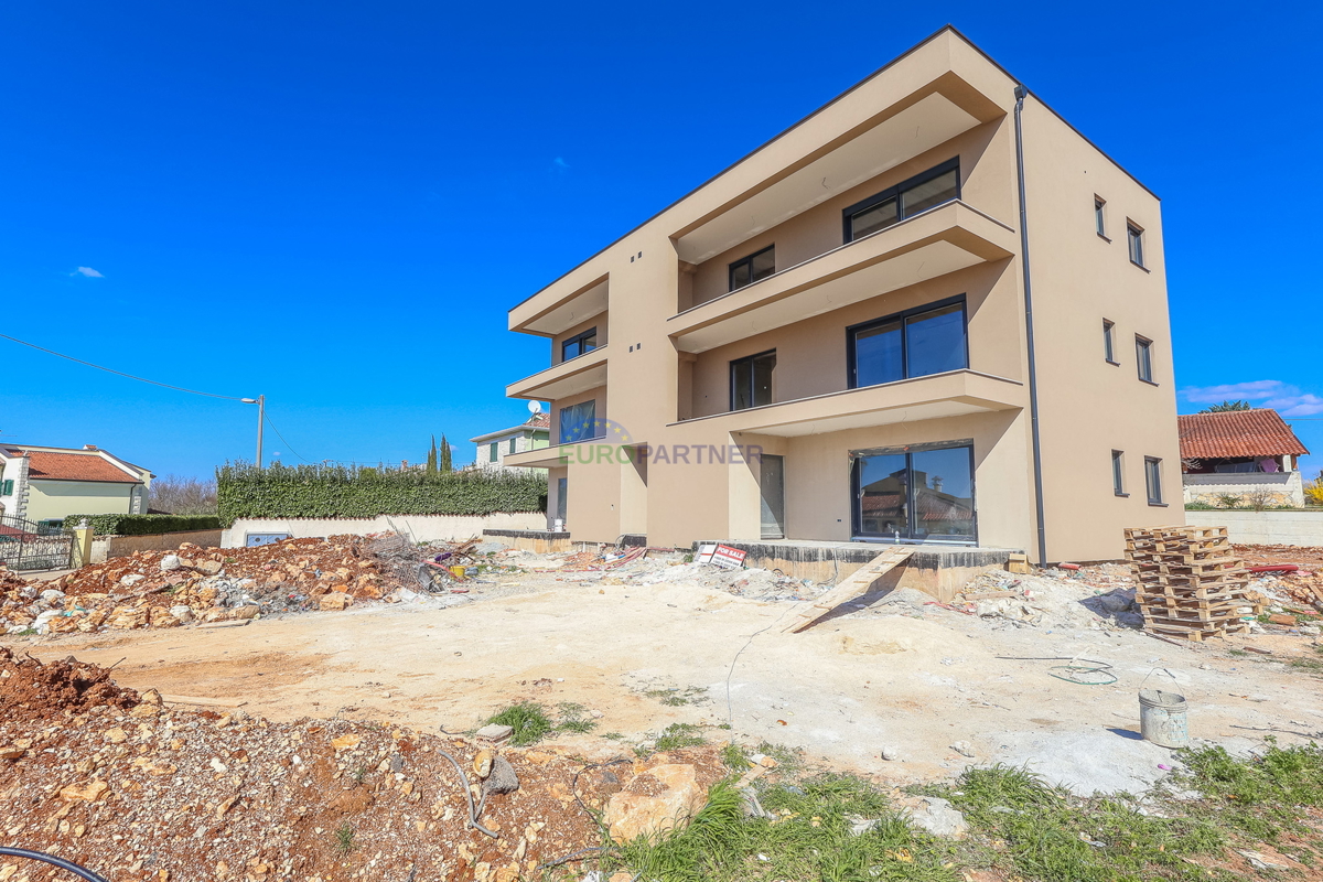 Stanovanje z vrtom 400 m2, Poreč