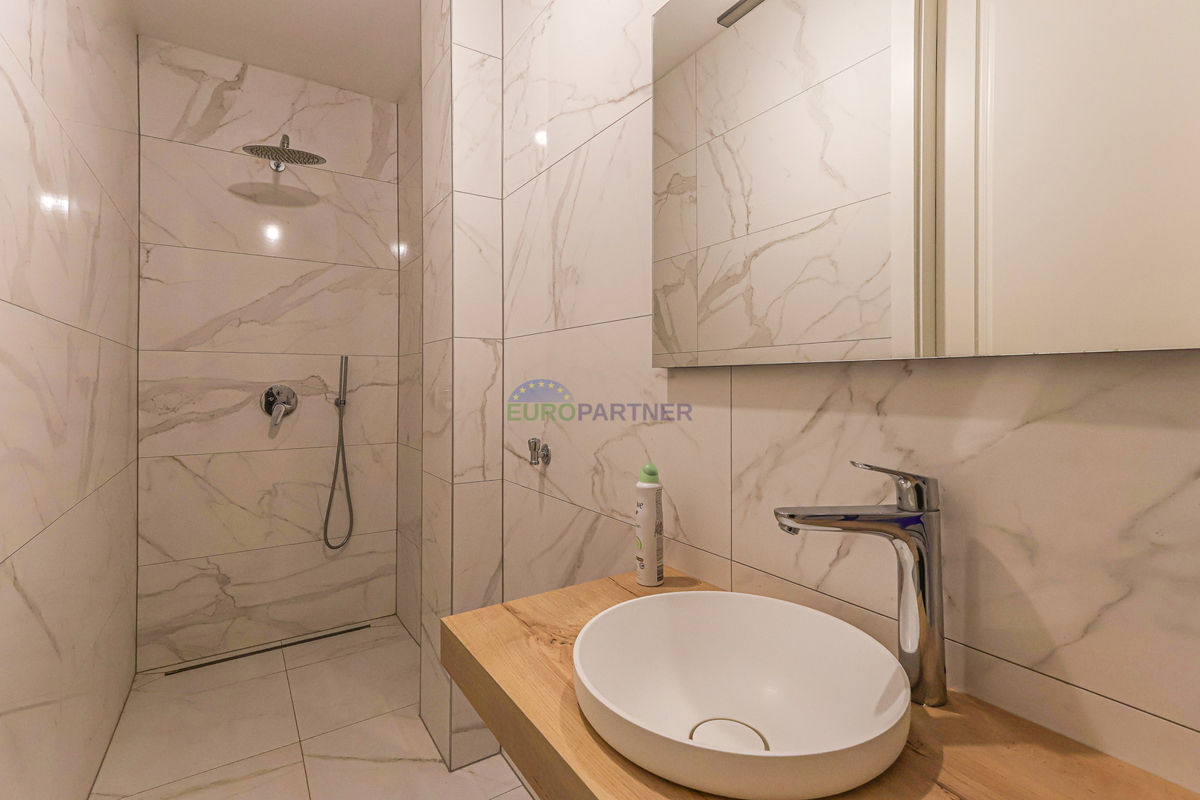 Luksuzno stanovanje 500 m od morja! Poreč