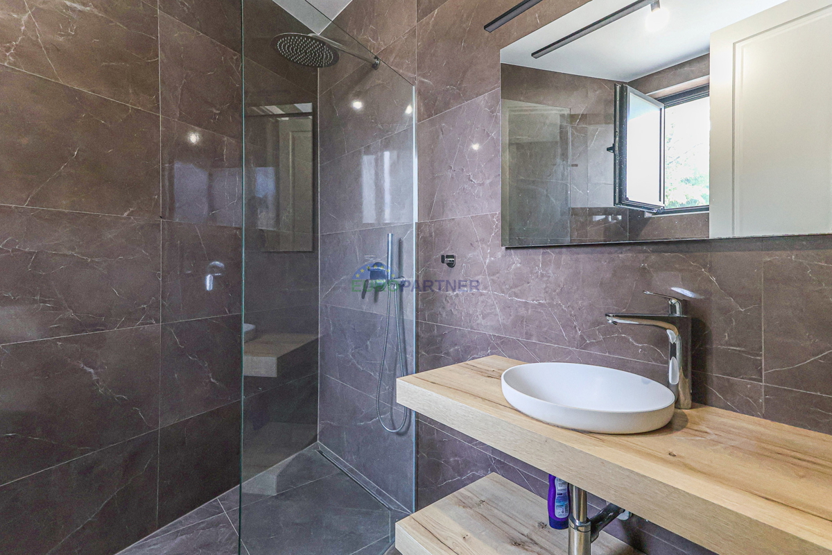 Luksuzno stanovanje 500 m od morja! Poreč