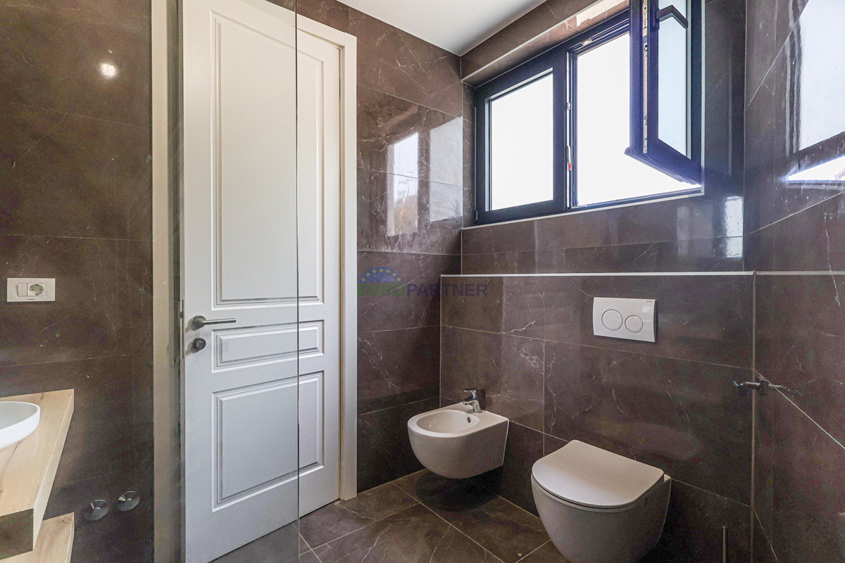 Luksuzno stanovanje 500 m od morja! Poreč