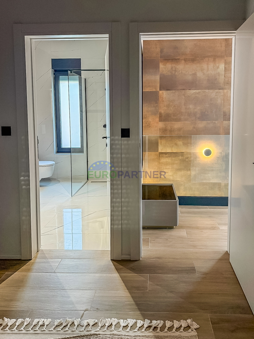 Čudovita moderna hiša z bazenom, 5 km od Poreča in morja!