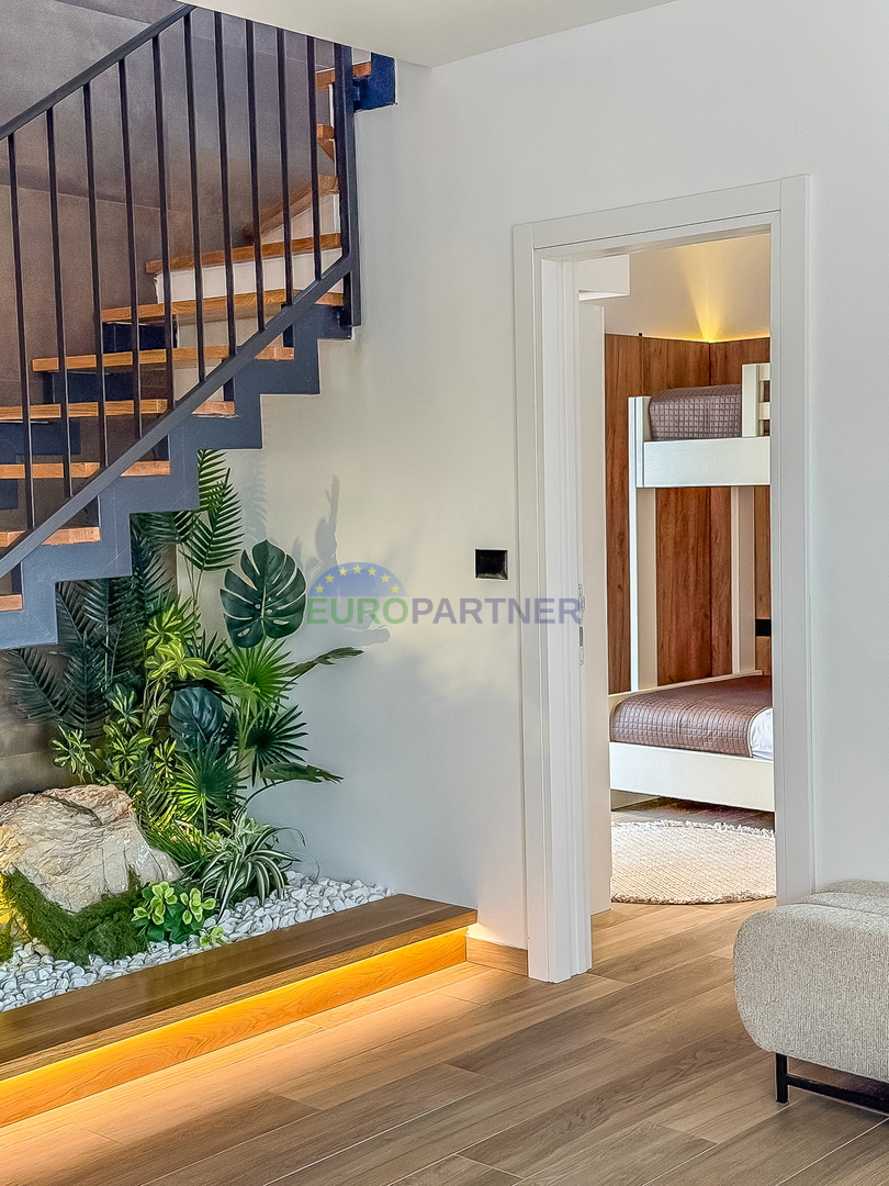 Čudovita moderna hiša z bazenom, 5 km od Poreča in morja!