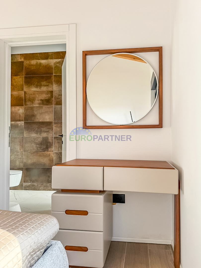 Čudovita moderna hiša z bazenom, 5 km od Poreča in morja!