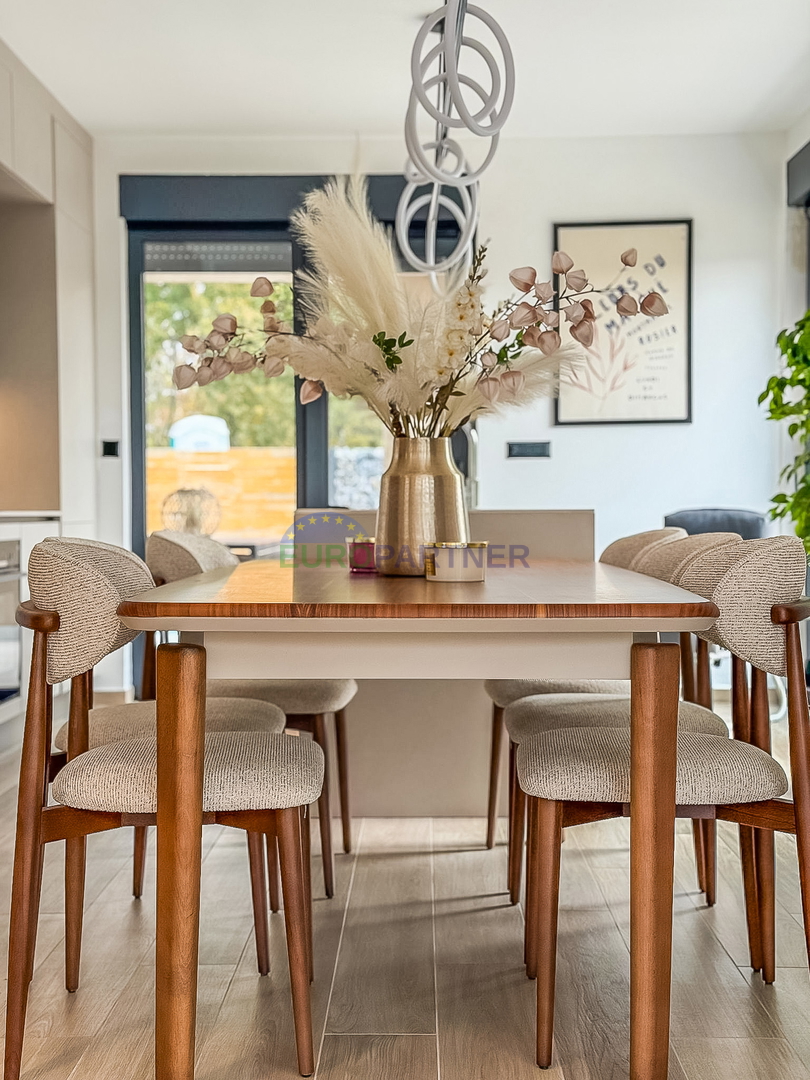 Čudovita moderna hiša z bazenom, 5 km od Poreča in morja!