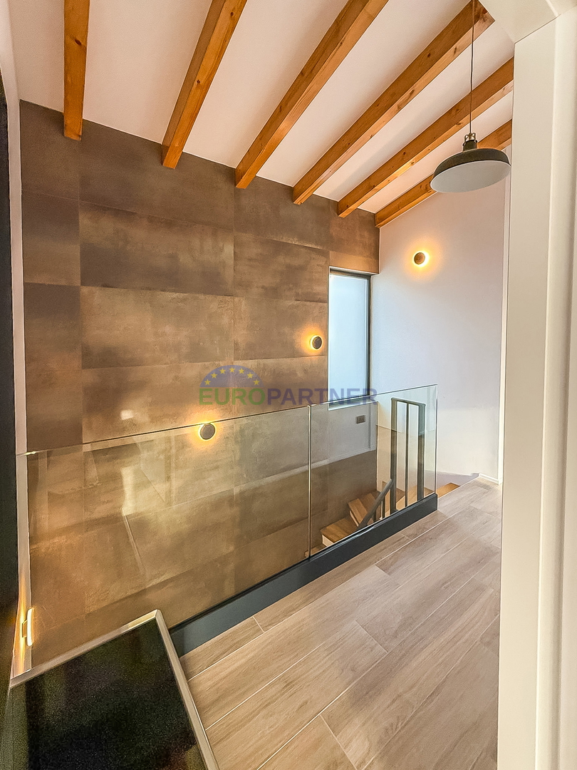 Čudovita moderna hiša z bazenom, 5 km od Poreča in morja!