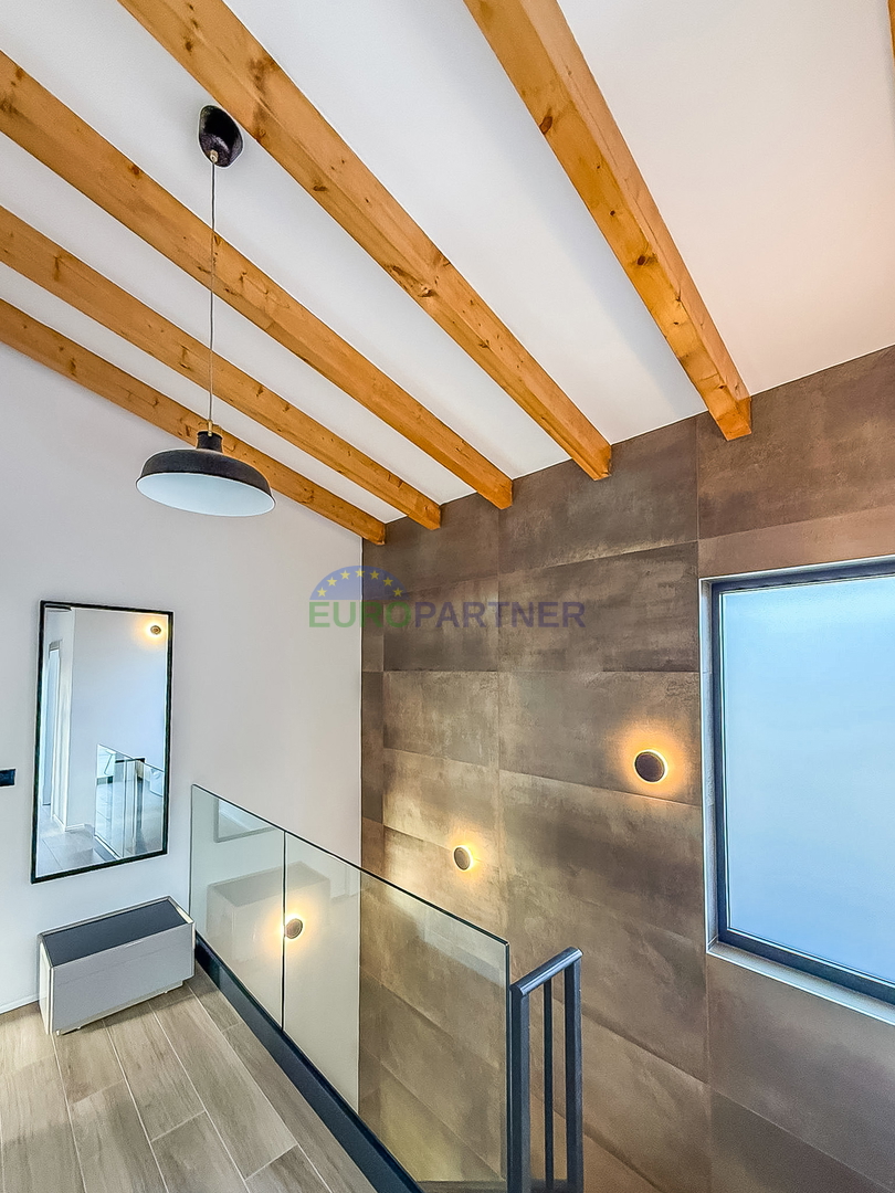 Čudovita moderna hiša z bazenom, 5 km od Poreča in morja!