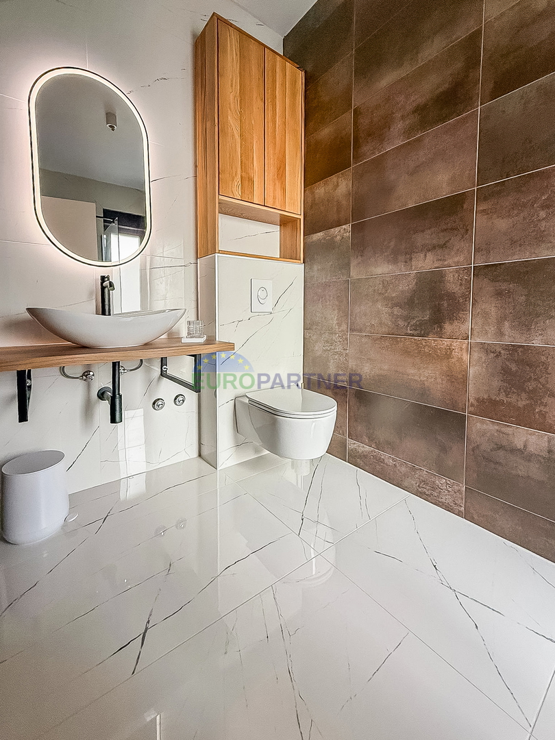 Čudovita moderna hiša z bazenom, 5 km od Poreča in morja!