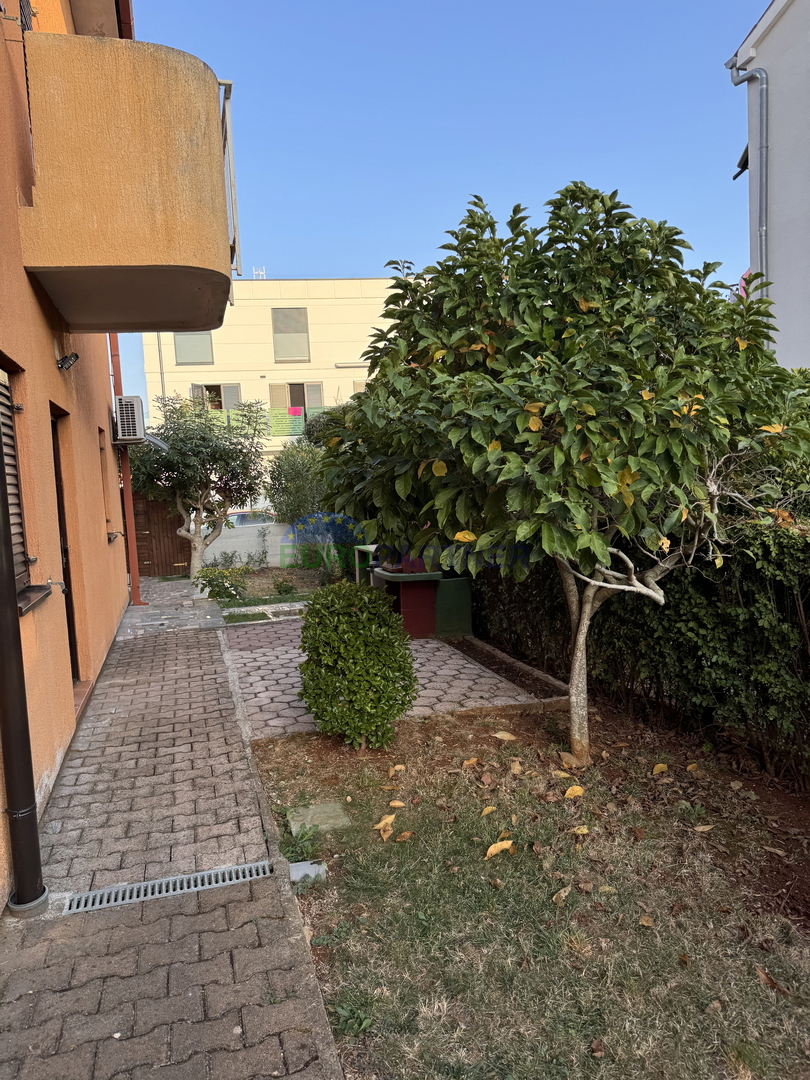 Istra, Novigrad, stanovanje z vrtom blizu morja