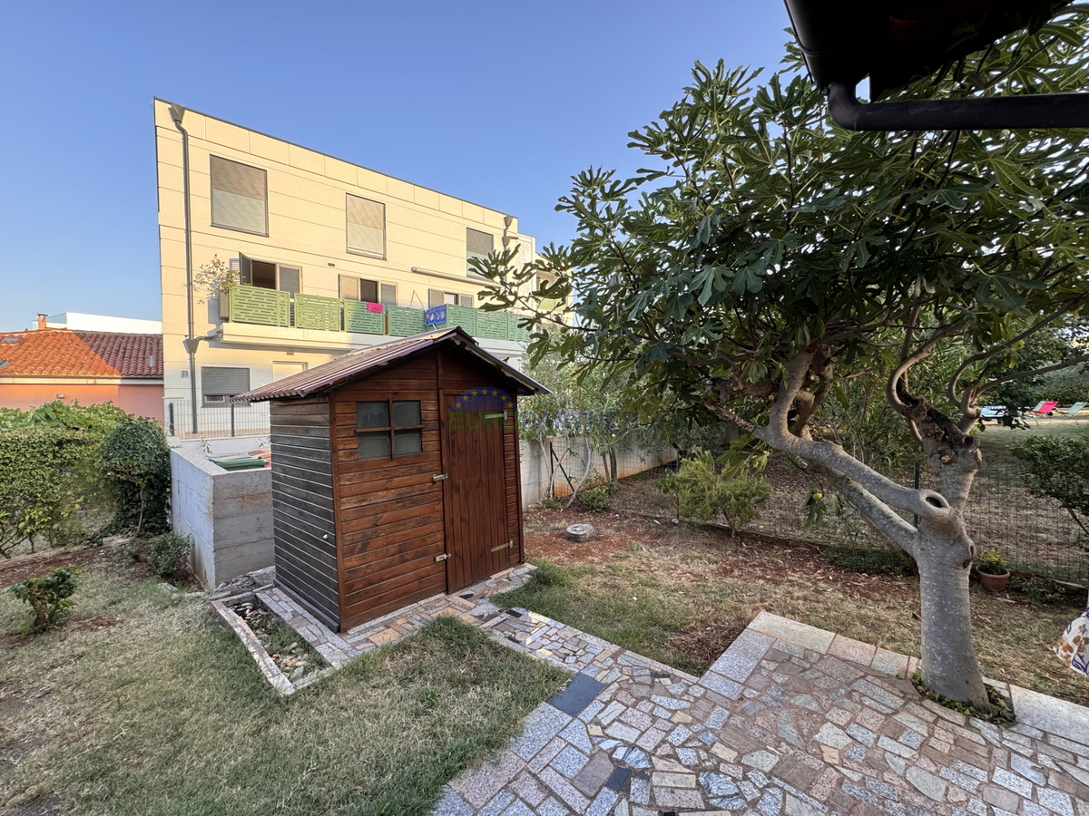 Istra, Novigrad, stanovanje z vrtom blizu morja