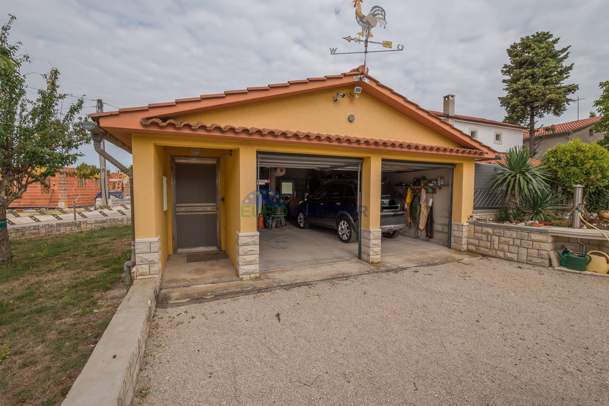 Hiša s 6600m2 vrta