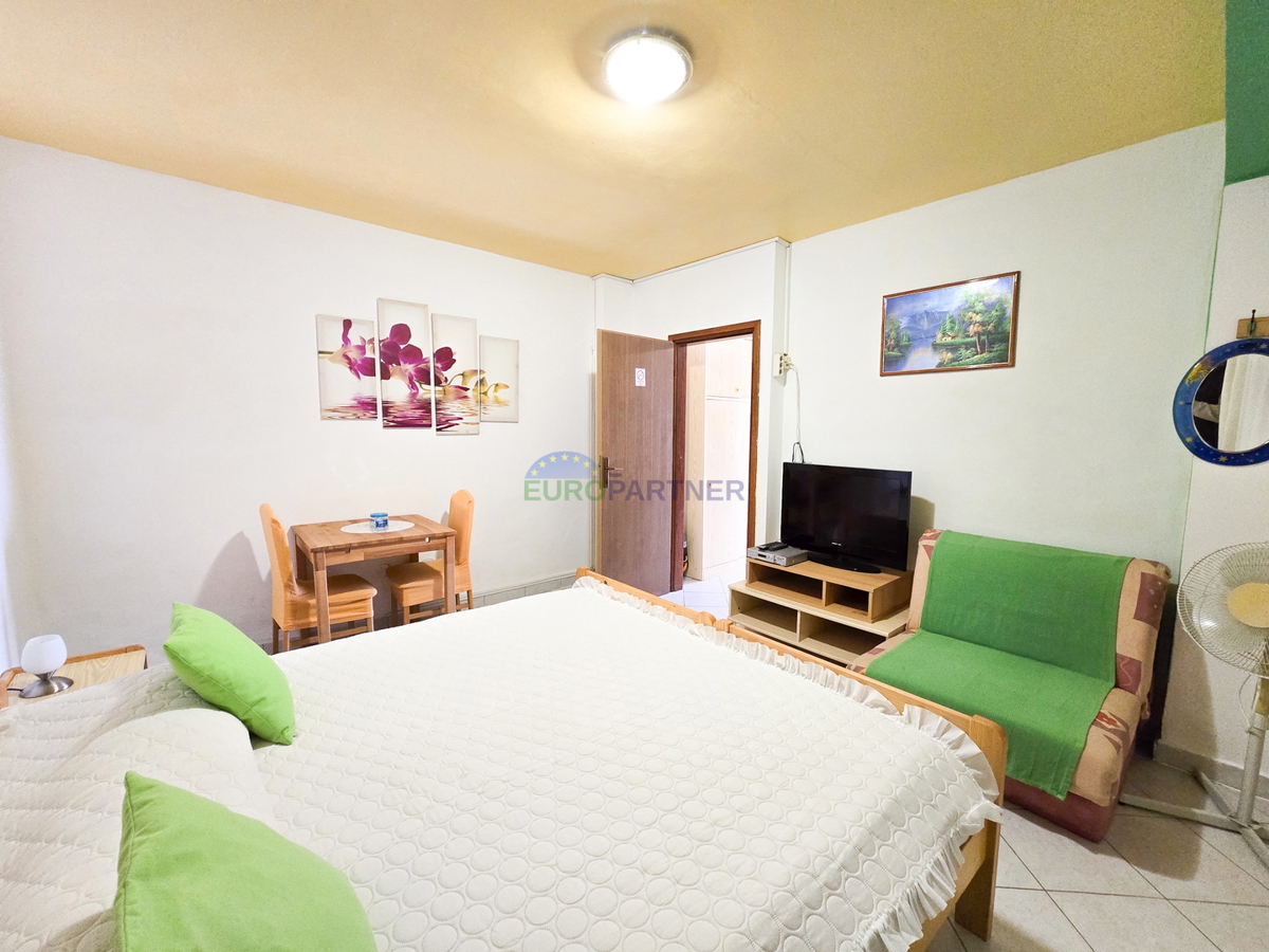 Stanovanje + 2 apartmaja z vrtom 300 m od morja, Poreč