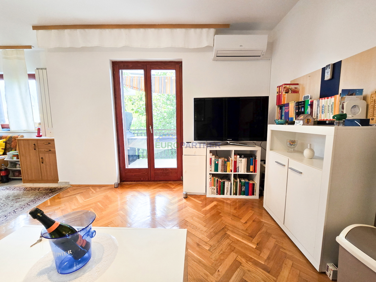 Stanovanje + 2 apartmaja z vrtom 300 m od morja, Poreč