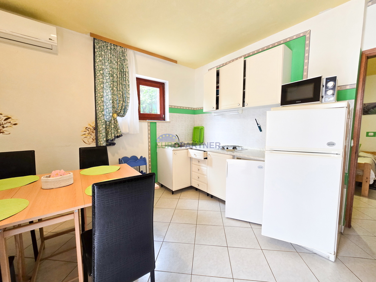 Stanovanje + 2 apartmaja z vrtom 300 m od morja, Poreč