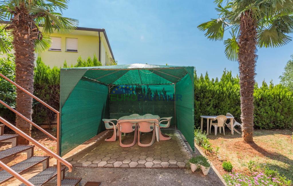 Stanovanje + 2 apartmaja z vrtom 300 m od morja, Poreč