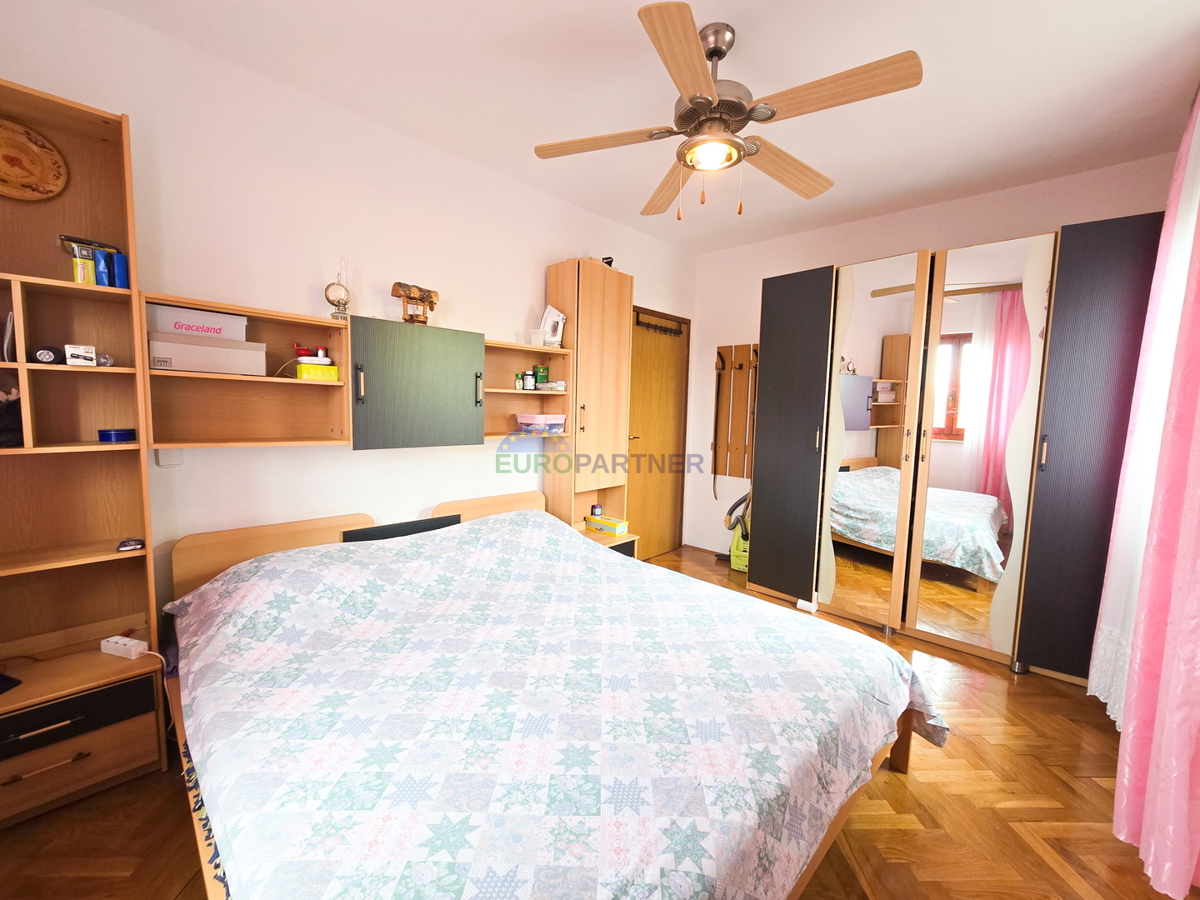 Stanovanje + 2 apartmaja z vrtom 300 m od morja, Poreč