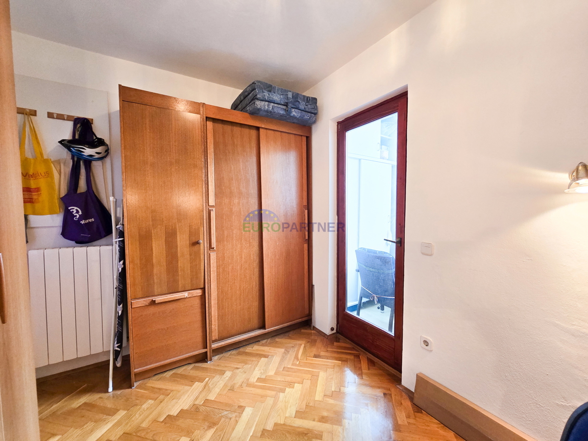 Stanovanje + 2 apartmaja z vrtom 300 m od morja, Poreč