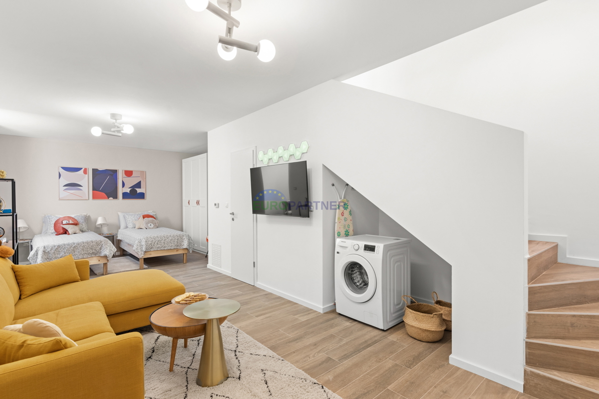 Istra, Poreč, lepa hiša zadnja v nizu v bližini morja in mesta