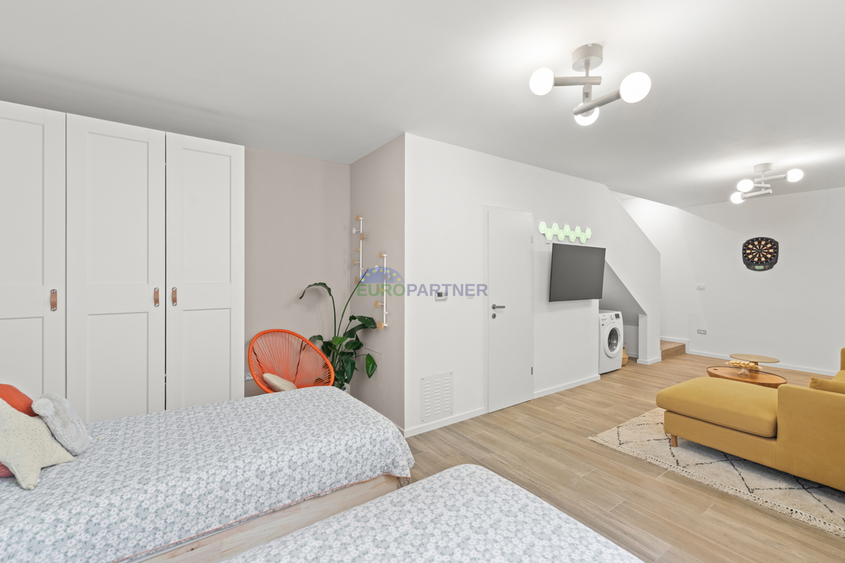 Istra, Poreč, lepa hiša zadnja v nizu v bližini morja in mesta