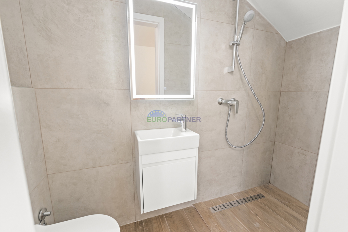 Istra, Poreč, lepa hiša zadnja v nizu v bližini morja in mesta