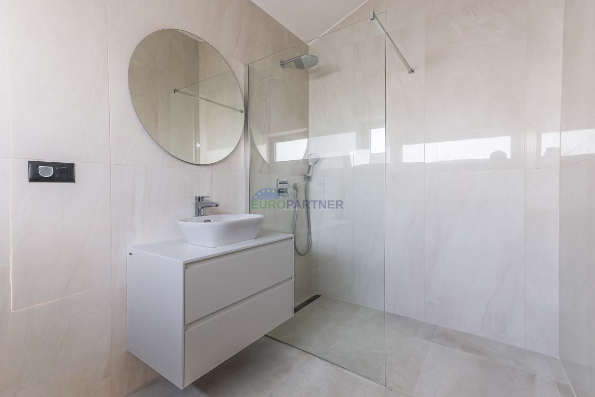 Lepa moderna vila 5 km od Poreča