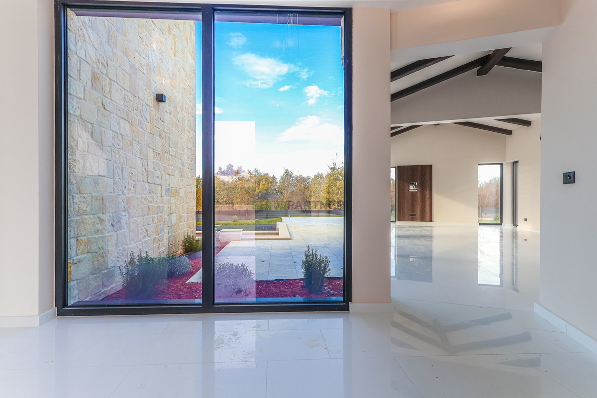 Lepa moderna vila 5 km od Poreča