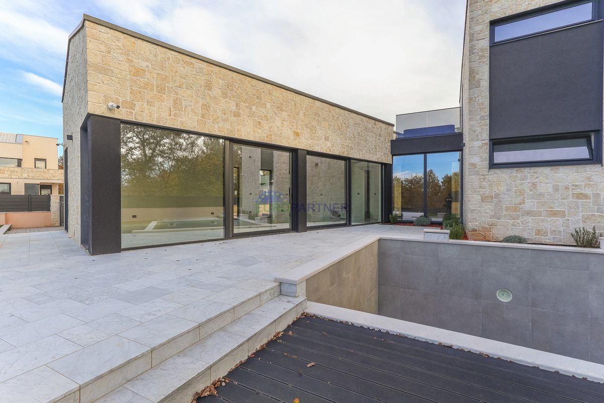 Lepa moderna vila 5 km od Poreča