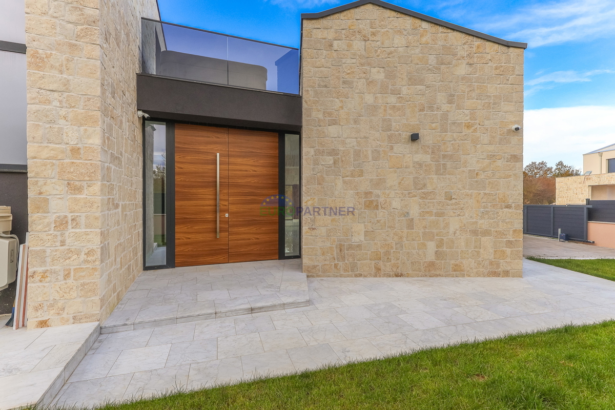 Lepa moderna vila 5 km od Poreča