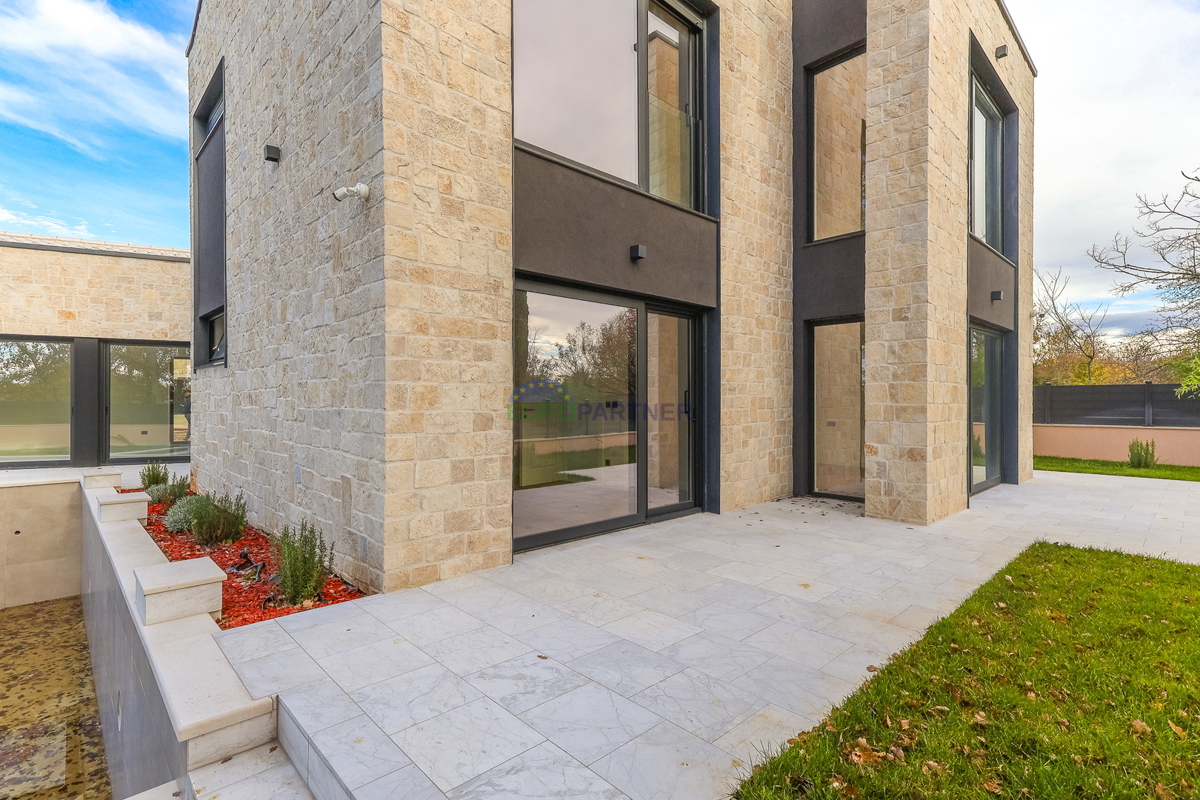 Lepa moderna vila 5 km od Poreča