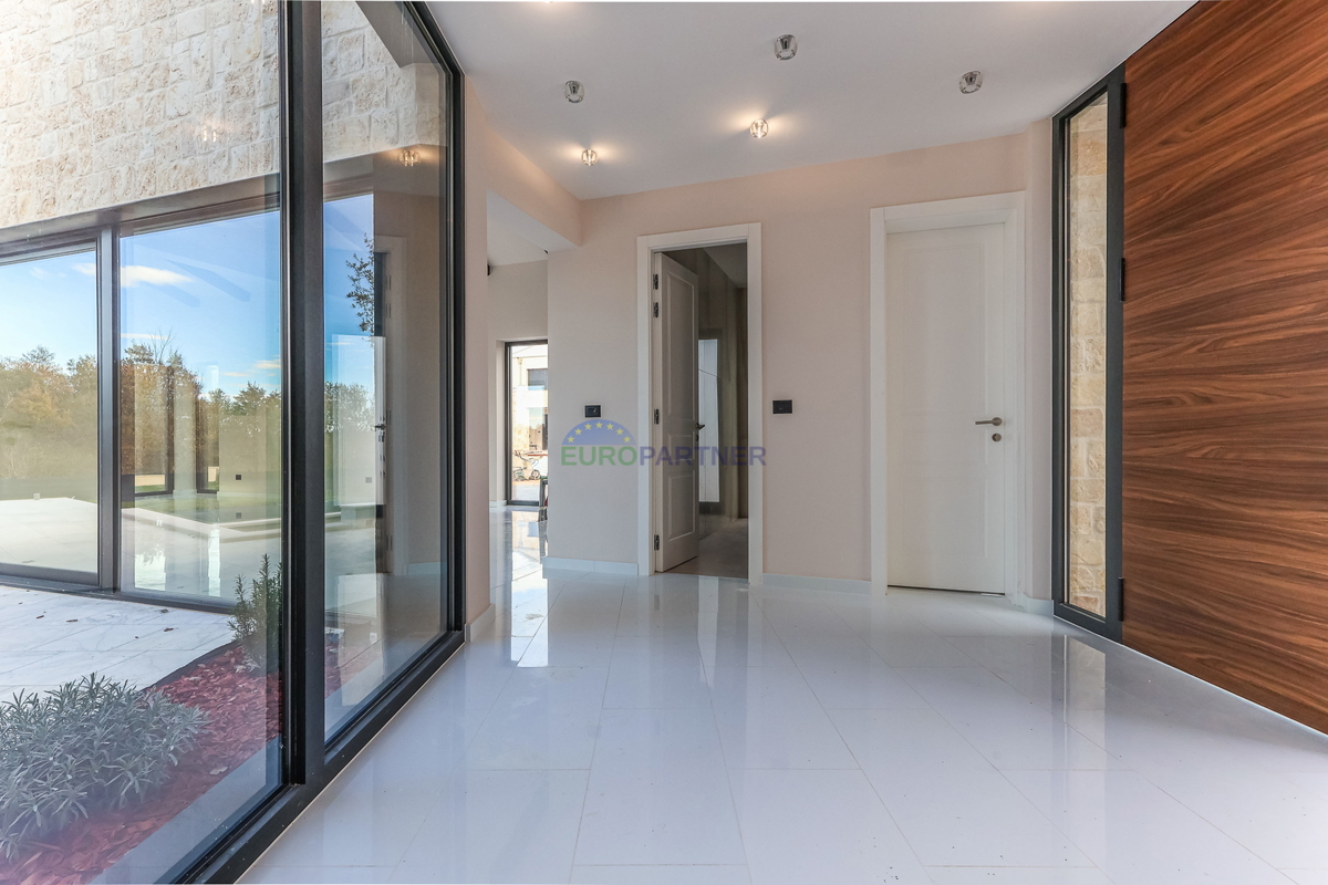 Lepa moderna vila 5 km od Poreča