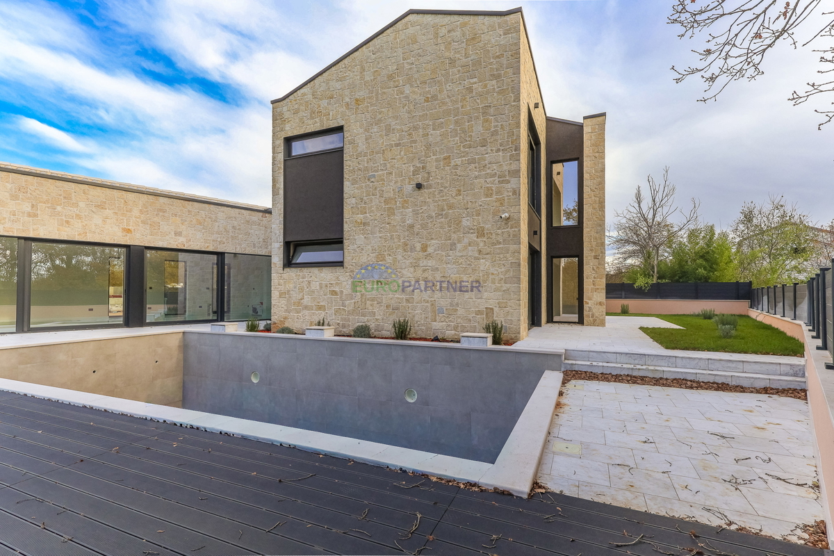 Lepa moderna vila 5 km od Poreča