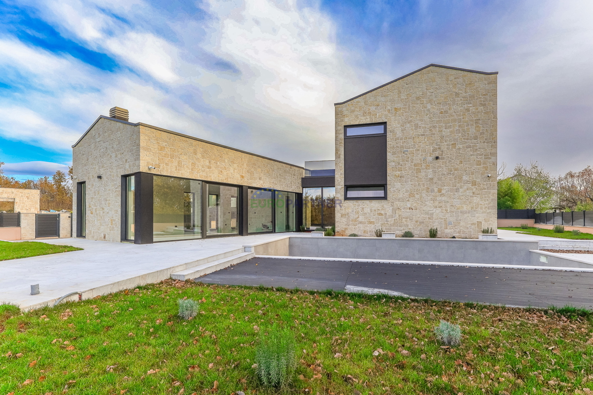 Lepa moderna vila 5 km od Poreča