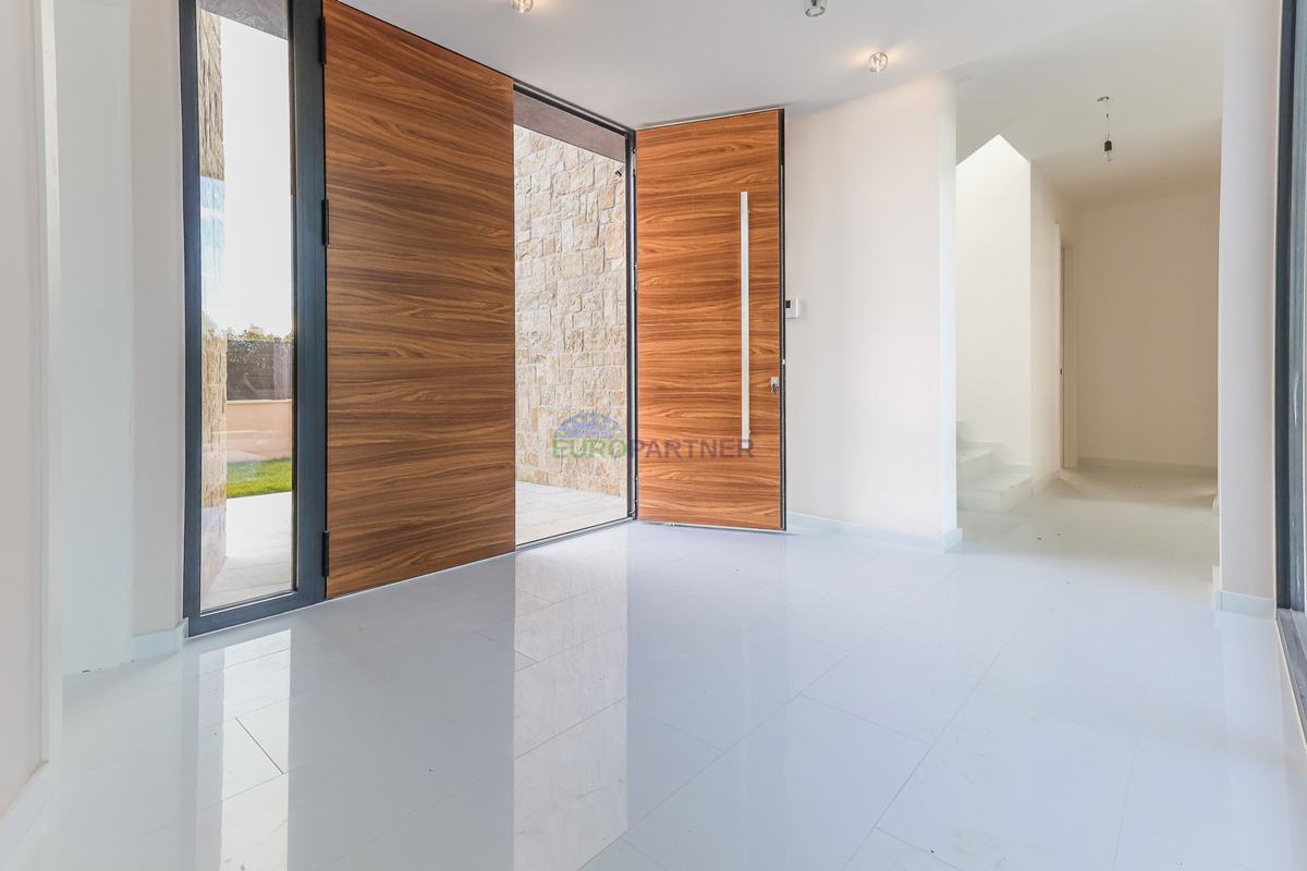 Lepa moderna vila 5 km od Poreča