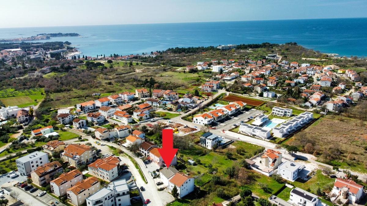 Hiša in gradbena parcela s pogledom na morje, Poreč, 600m od morja