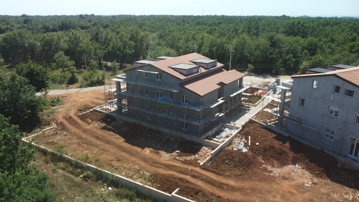 Istra, pritličje stanovanje z vrtom na mirni lokaciji v bližini Poreča
