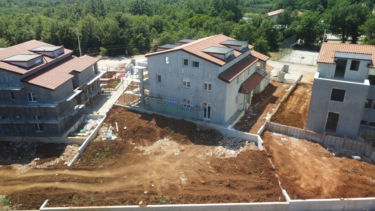 Istra, pritličje stanovanje z vrtom na mirni lokaciji v bližini Poreča