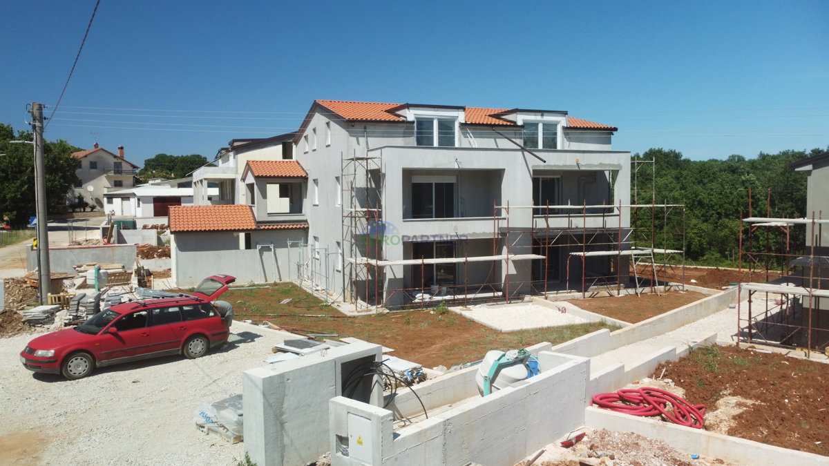 Istra, pritličje stanovanje z vrtom na mirni lokaciji v bližini Poreča