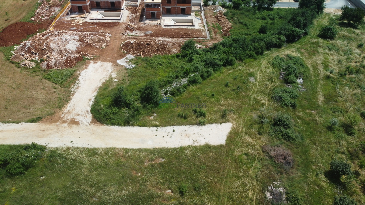 Gradbeno zemljišče 1000 m2, okolica Poreča