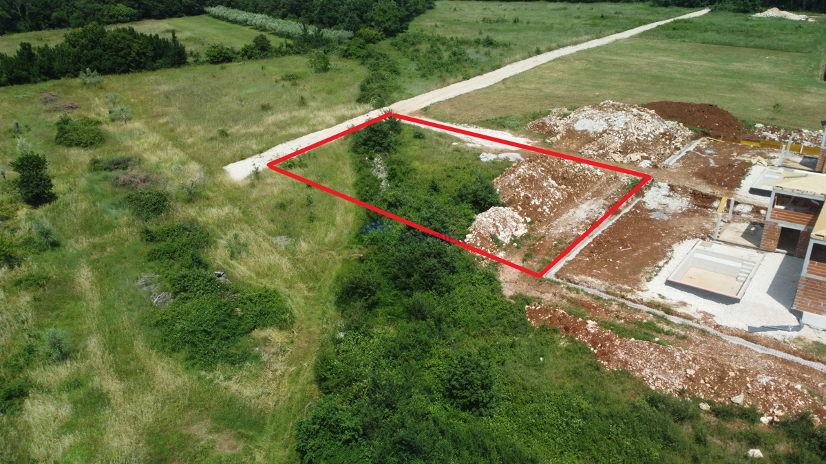 Gradbeno zemljišče 1000 m2, okolica Poreča