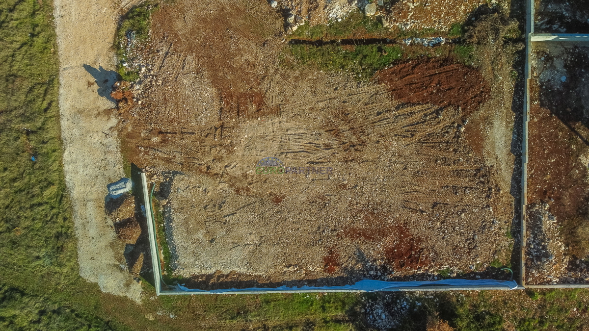 Gradbeno zemljišče 1000 m2, okolica Poreča