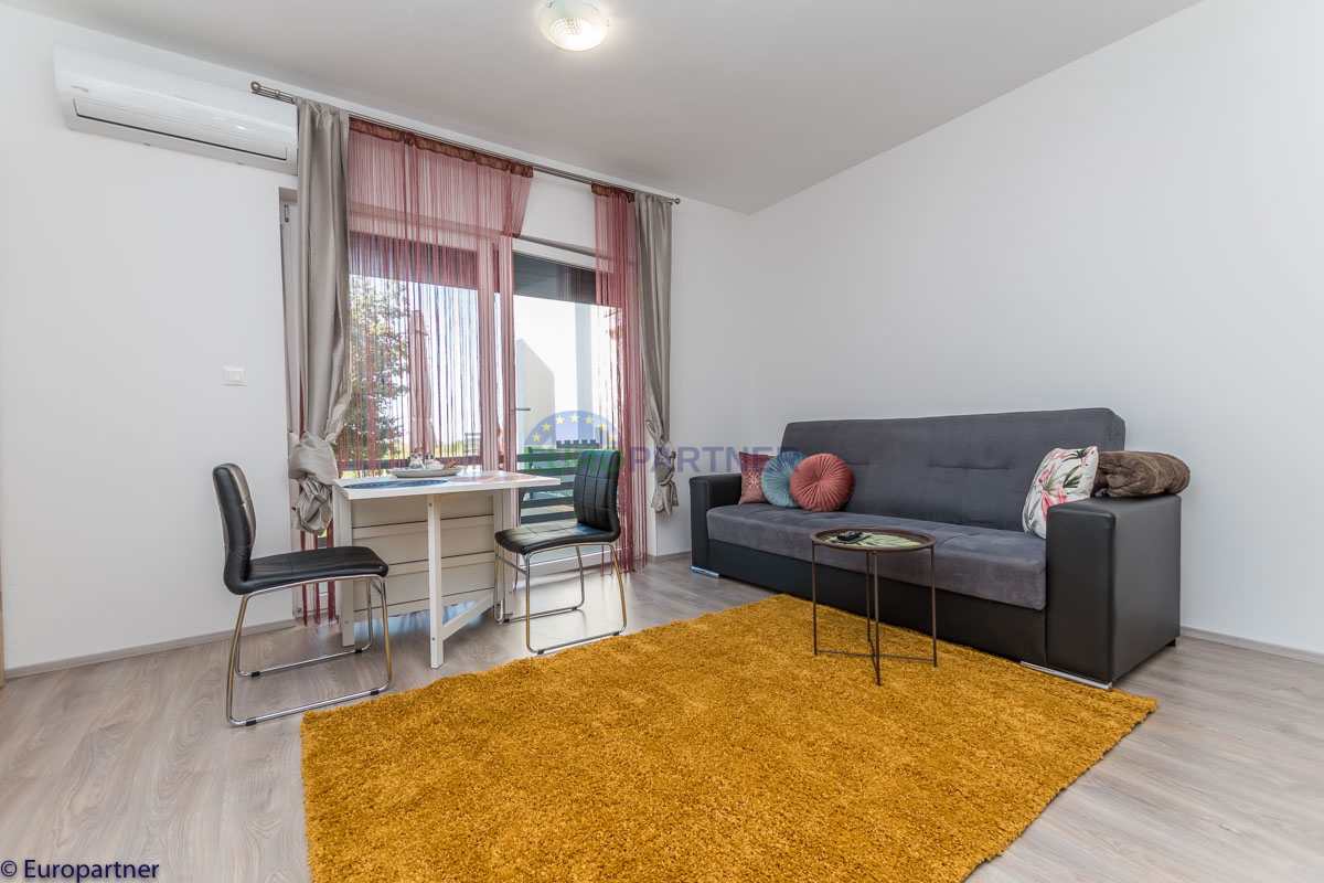 Lepa hiša z apartmaji in pogledom na morje