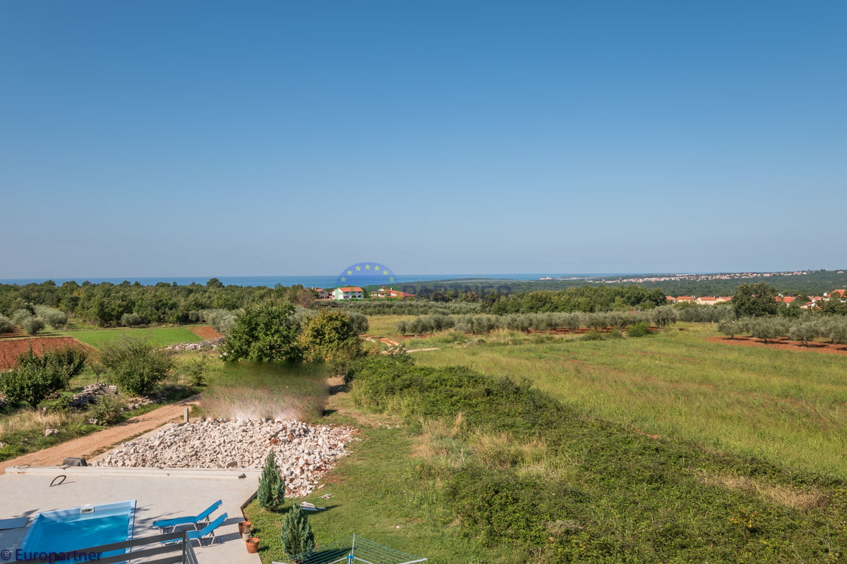 Lepa hiša z apartmaji in pogledom na morje