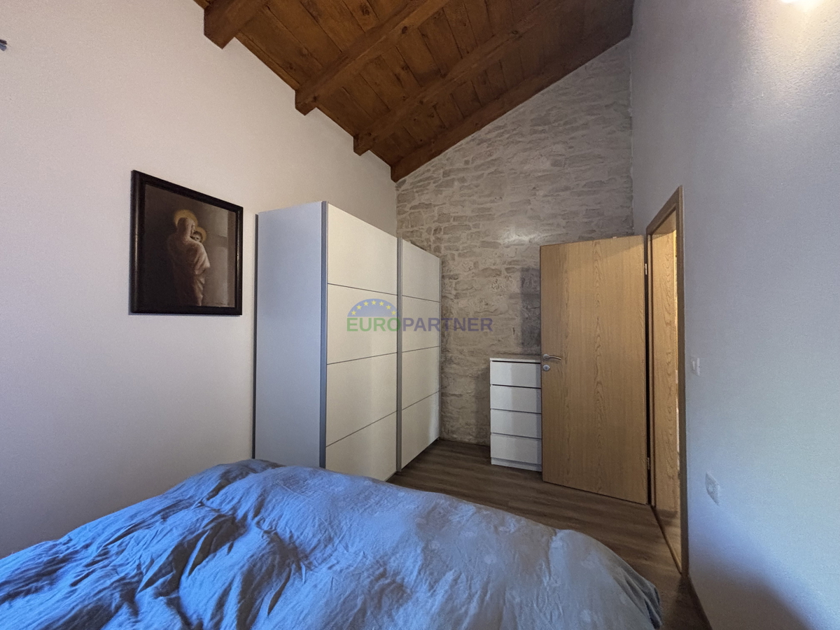 Kamnita hiša z vrtom v okolici Umaga