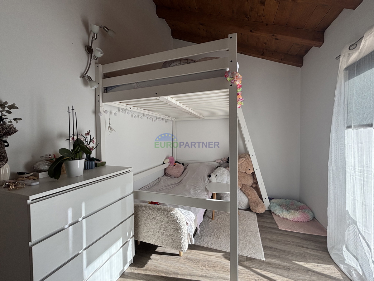 Kamnita hiša z vrtom v okolici Umaga