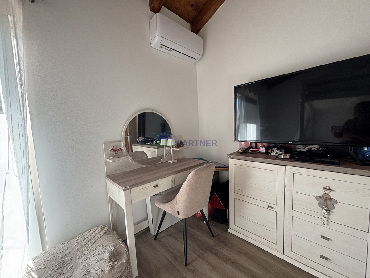 Kamnita hiša z vrtom v okolici Umaga