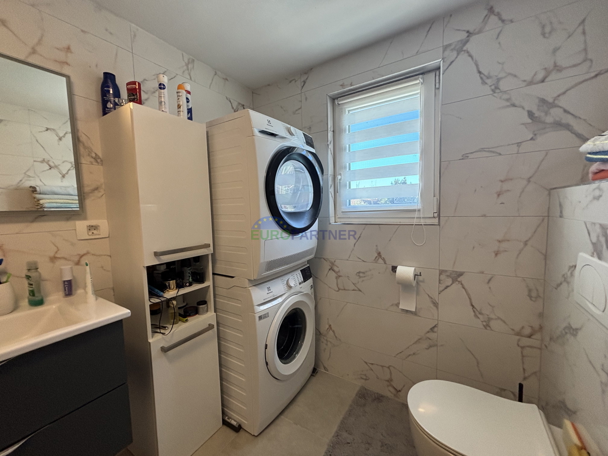 Kamnita hiša z vrtom v okolici Umaga